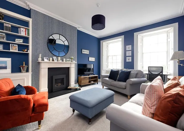 Elegant 2-Bedroom Apartment In Edinburgh City Centre