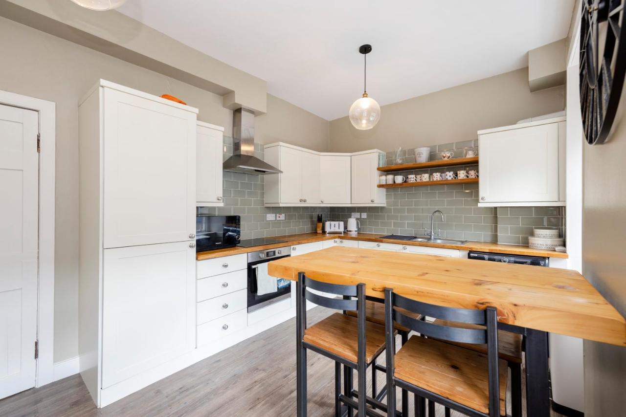 Elegant 2-bedroom In Centre *