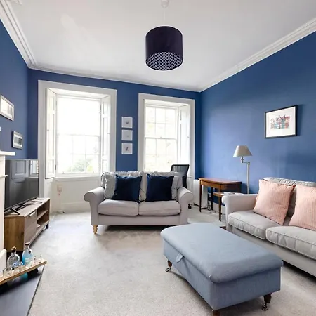 Elegant 2-Bedroom Apartment In Edinburgh City Centre Exterior photo