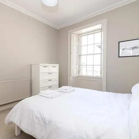 Elegant 2-Bedroom Apartment In Edinburgh City Centre Exterior photo