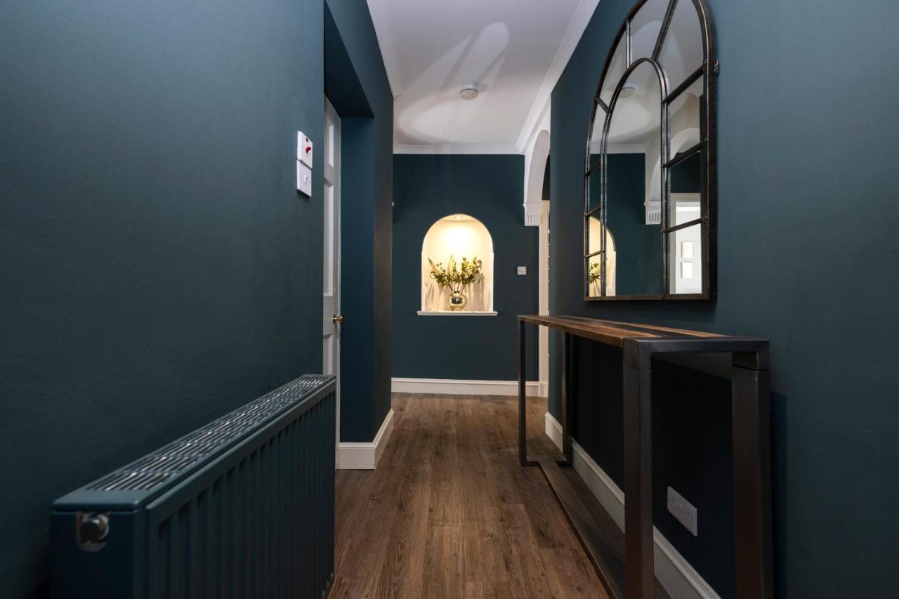 Elegant 2-bedroom In Centre Apartment